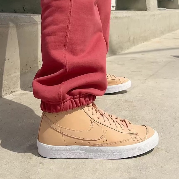 Nike Men’s BLAZER MID PREMIUM MF
VACHETTA TAN/ACHETTA TAN
DQ7572 200 sneakers••• - Picture 9 of 16
